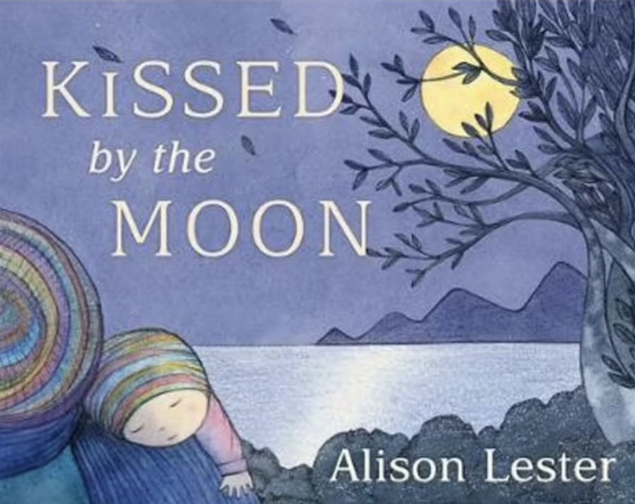 Toys & Activites Book | Kissed By The Moon; Book